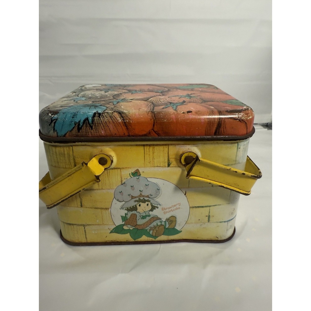 Vintage Cheinco Strawberry Shortcake Small‎ Tin Lunch Box